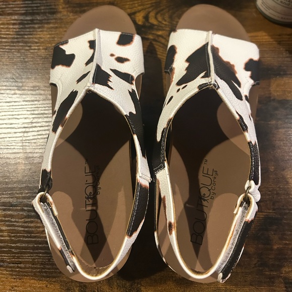 Stylish Cow Print Wedge Corkys - Picture 5 of 6